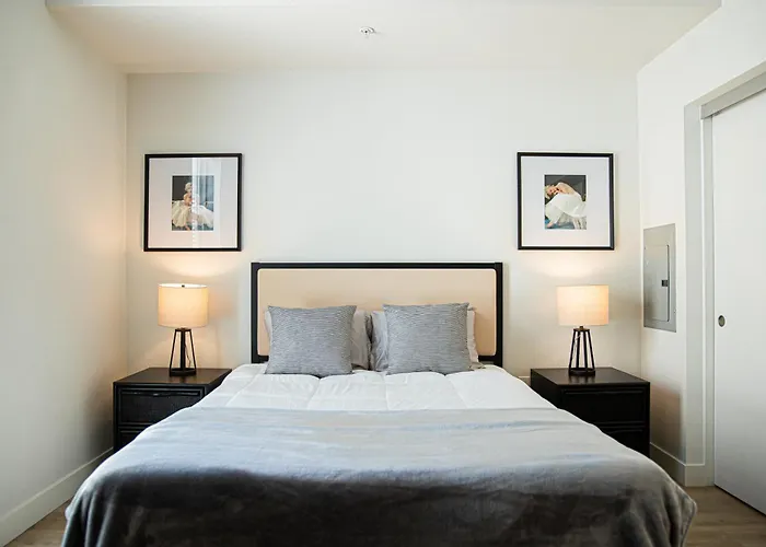 Luxury Apartment With The Hollywood Hills View